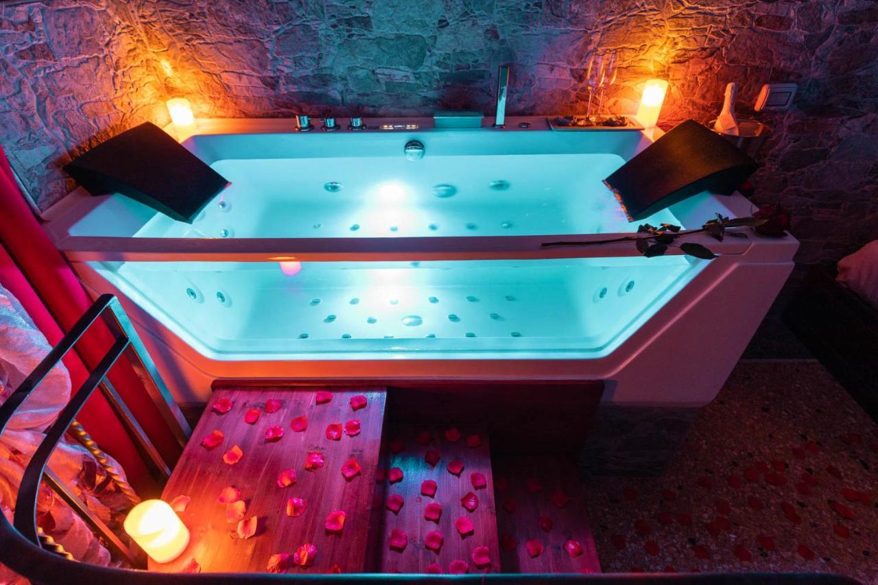 Quarto Duplo com Banheira de Hidromassagem
